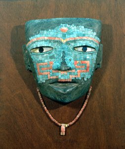 Masque anthropomorphe (pierre, turquoise, obsidienne et coquillage)